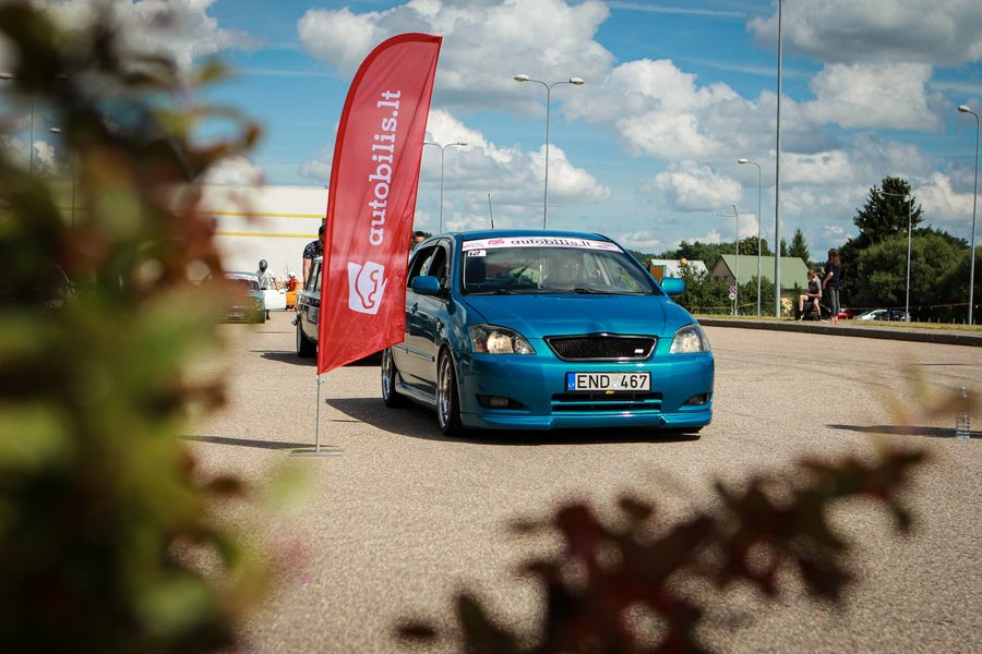 Vehicle handling on track